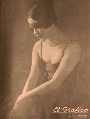 Mujer Posando: "La Satanela".