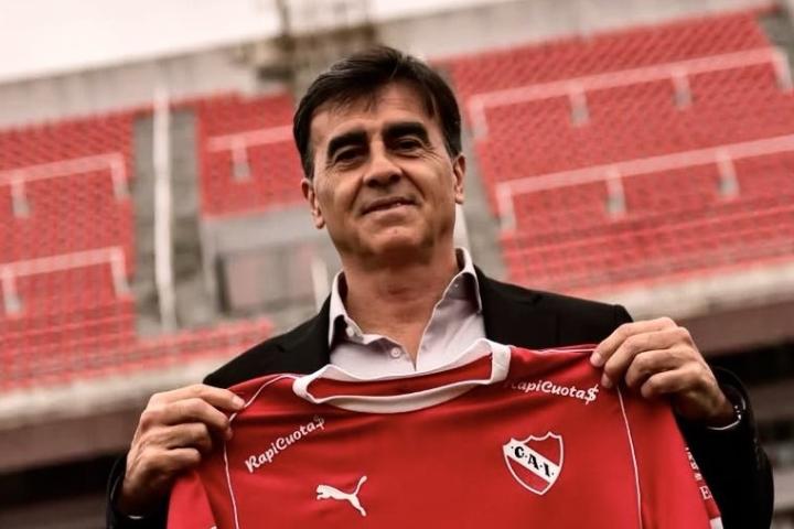 Acto de presencia: Gustavo Quinteros fue a ver a Independiente | El Gráfico