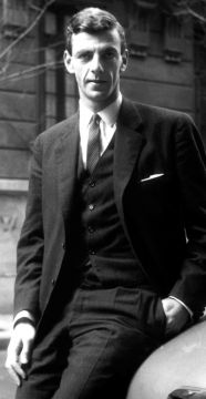 TODA LA PINTA en la primera nota con El Gráfico, en 1962, con traje y chaleco, comprado y puesto a instancias de la madre para la nota.