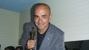 La sonrisa tras ganar el Oscar a la mejor película extranjera por El secreto de sus ojos, con direción de Juan José Campanella (infaltable escudito del Rojo).