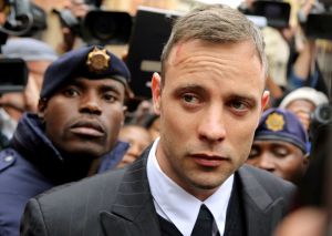 Pistorius, saliendo del juicio, en 2014.