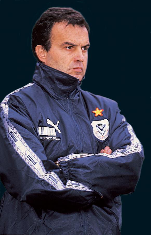 Las charlas de Bielsa duran poco y llevan su sello personal.