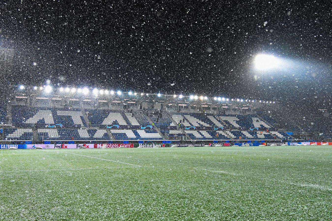 Imagen La nieve obligó a reprogramar Atalanta - Villarreal (Isabella BONOTTO / AFP)