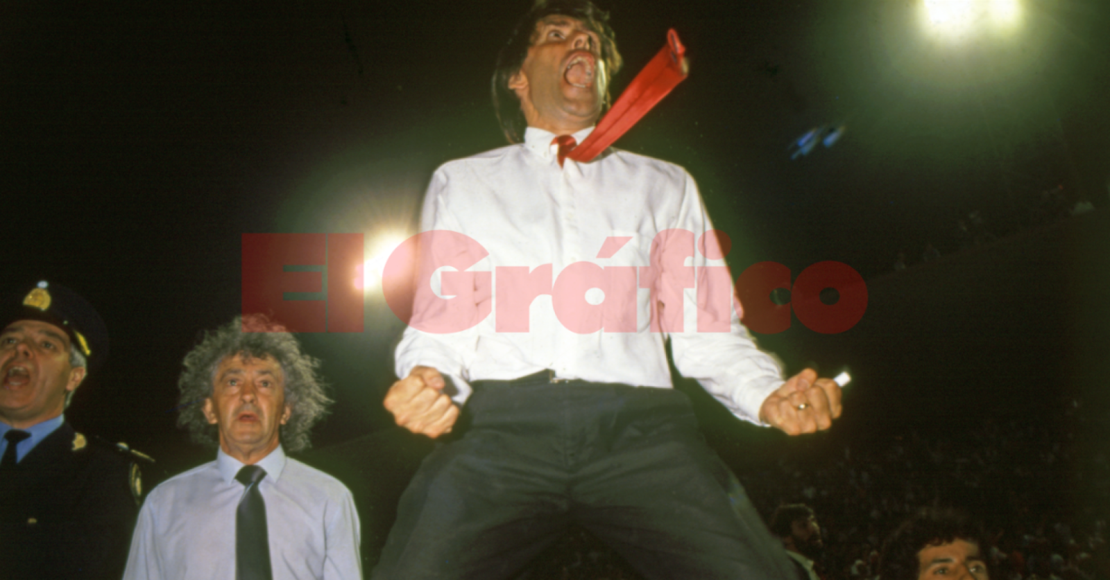 Imagen La corbata voladora y el grito de gol del Cai Aimar. Foto: Archivo El Gráfico