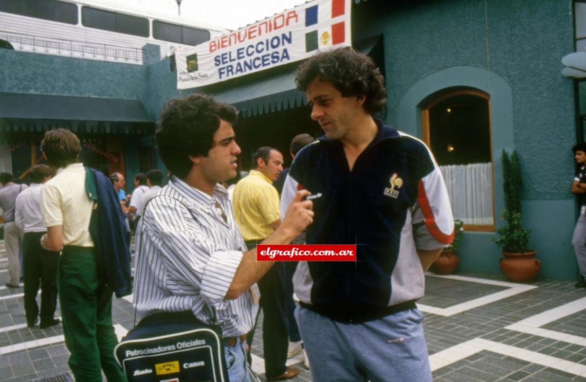 Imagen Platini junto a Daniel Arcucci, dando testimonio para esta entrevista.