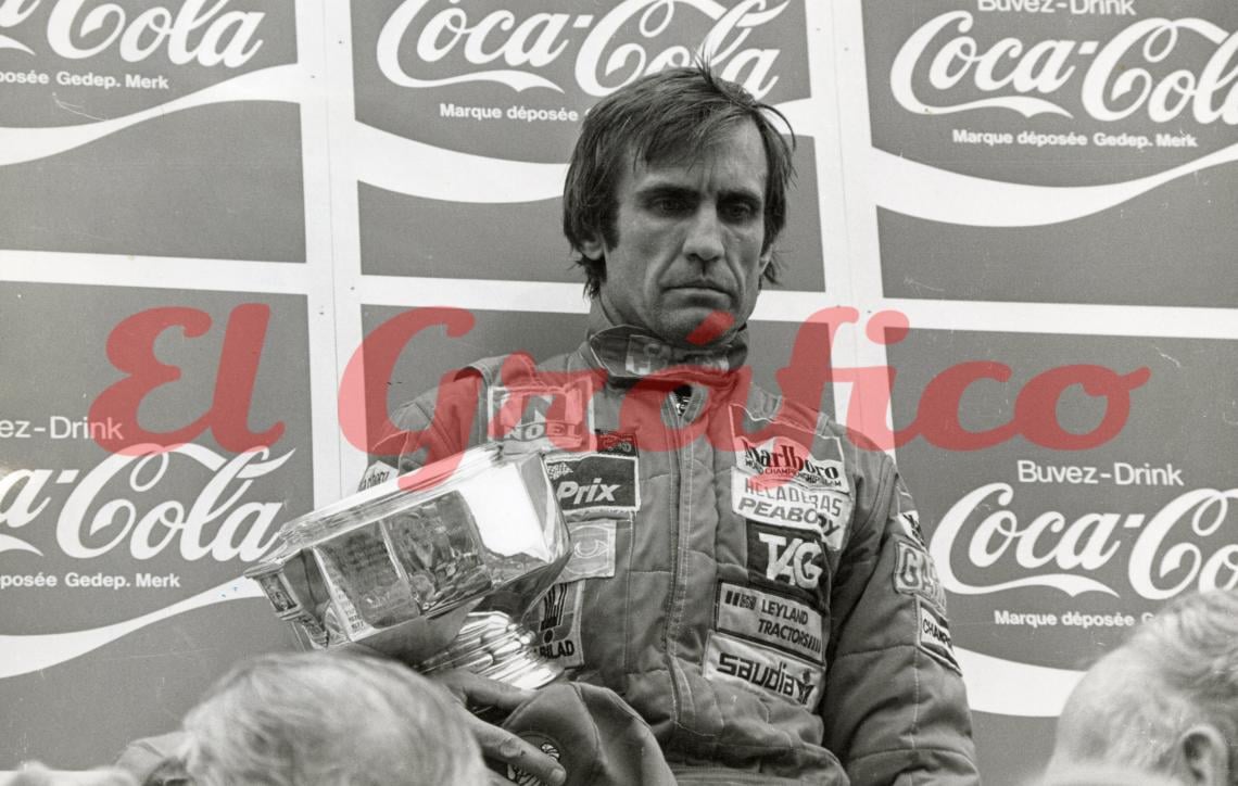 Imagen Gesto serio. Mirada perdida. El rostro de Reutemann habla por si solo