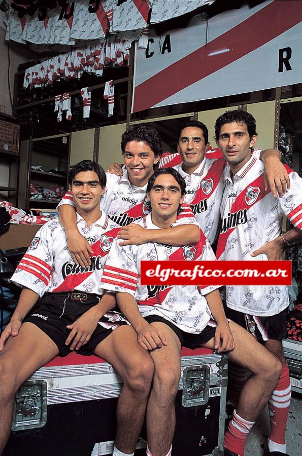En la utilería de River, época dorada, con Gallardo, Astrada, Escudero y Sorín. Un equipazo.