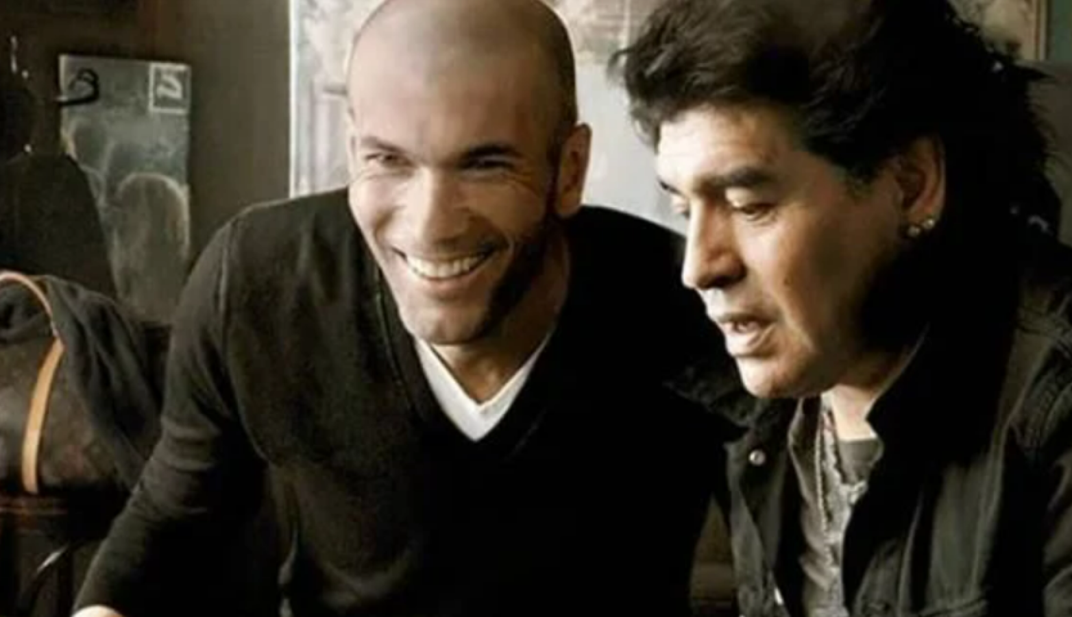 Imagen Encuentro de grandes: Diego y Zidane.
