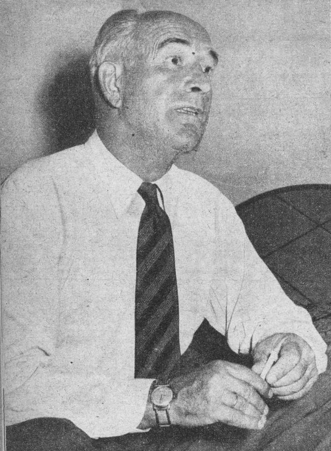 Jorge Orth, autoridad mundial en fútbol por lo bien que lo jugó y lo bien que lo enseña, sostiene que nunca vio tan mal al fútbol argentino (y lo viene viendo desde 1930) como en el Sudamericano que Argentina cayó en 1959 en Buenos Aires. Su definición es ésta: "Desposeído de los talentos "pederneros y pontoneros", el fútbol argentino nos descubre ahora la verdad: era bueno por los jugadores que tenía a pesar de lo mal que se lo dirigía". Para Orth "las tácticas" tienen otro nombre: "lo revés del adversario".