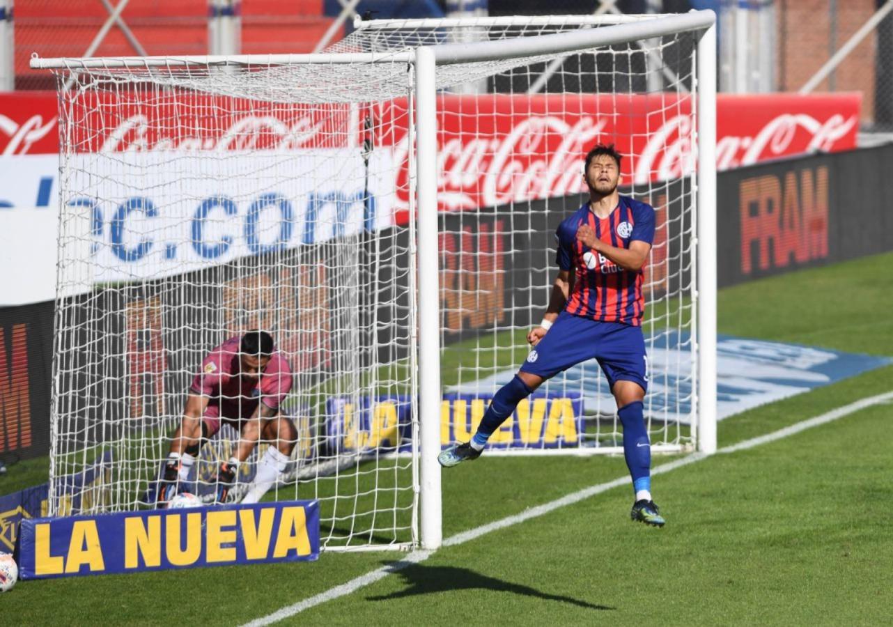 Imagen El festejo de gol dl paraguayo Óscar Romero para que San Lorenzo se adueñe de tres puntos importantes. Foto: Maximiliano Luna (Telam)