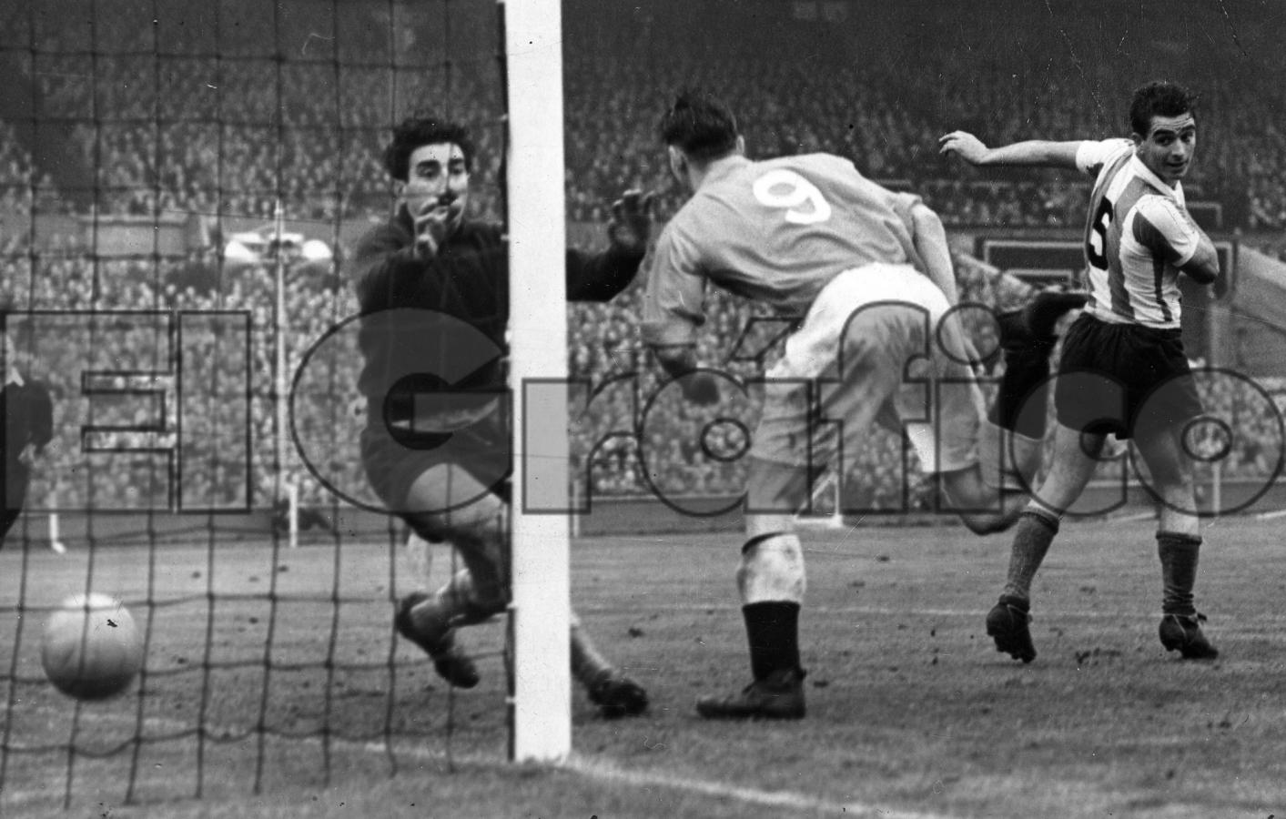 Imagen El gol que más le dolió: el segundo de los ingleses en Wembley, marcado en posición adelantada.