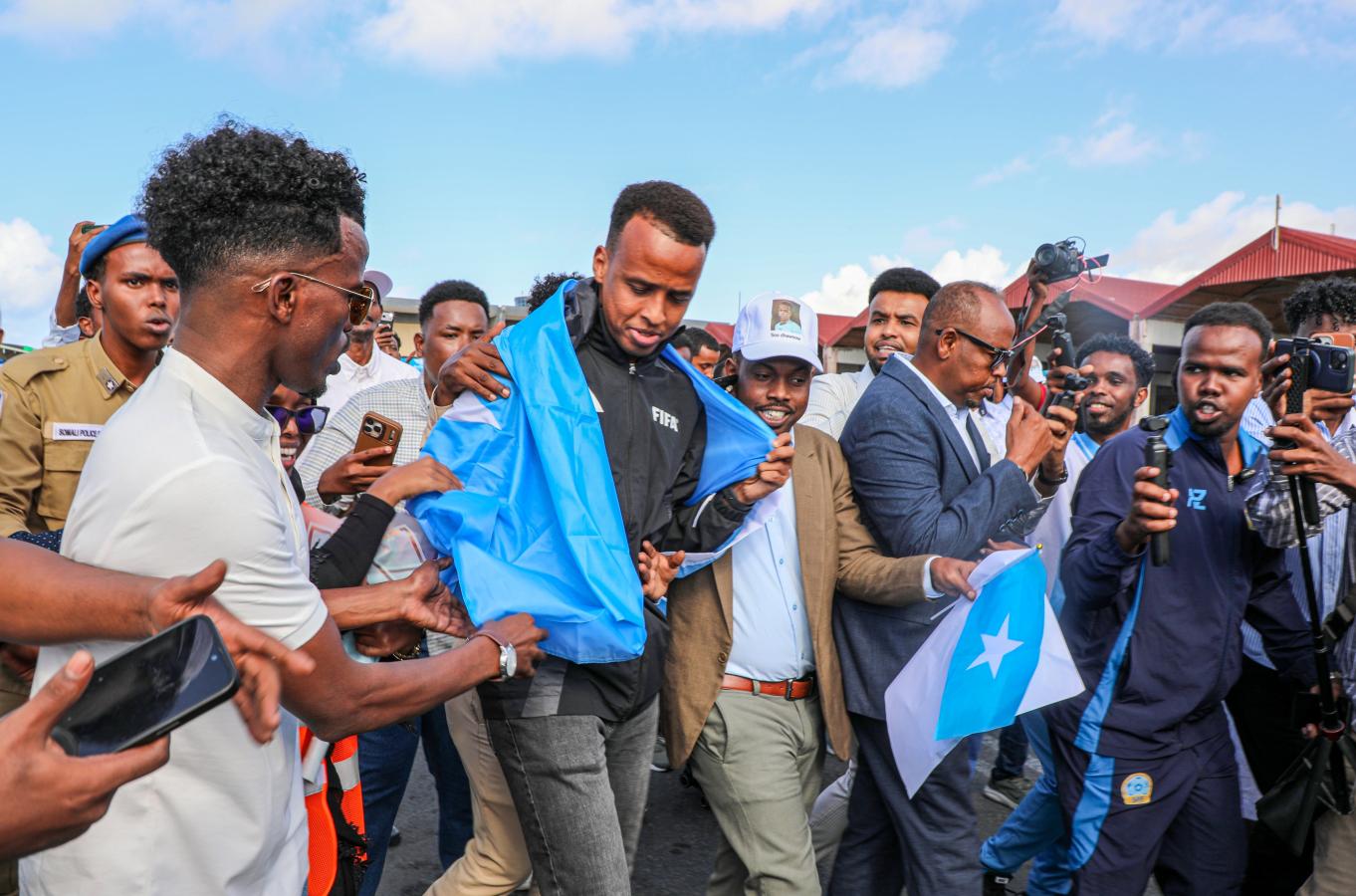 Imagen Omar Artan tuvo un multitudinario recibimiento en su país.