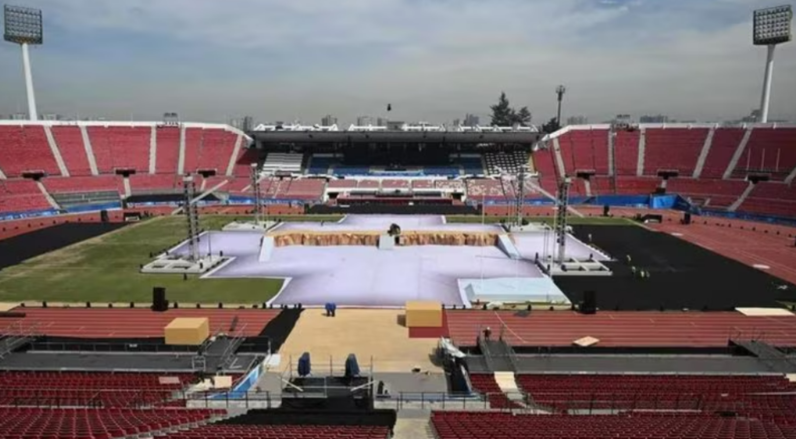 Imagen El Estadio Nacional de Chile, escenario de la fiesta inaugural de los Juegos Panamericanos.
