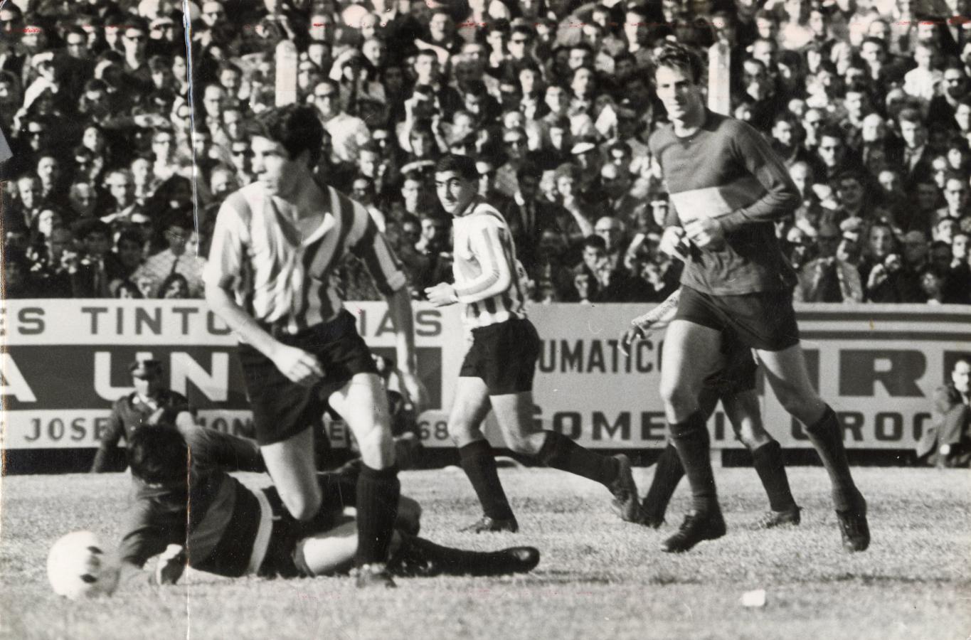Imagen El Estudiantes de Bilardo igualó con el Boca de Menotti 2-2. Fue por la fecha 4 del Torneo Metropolitano 1965, que luego ganaría el Xeneize