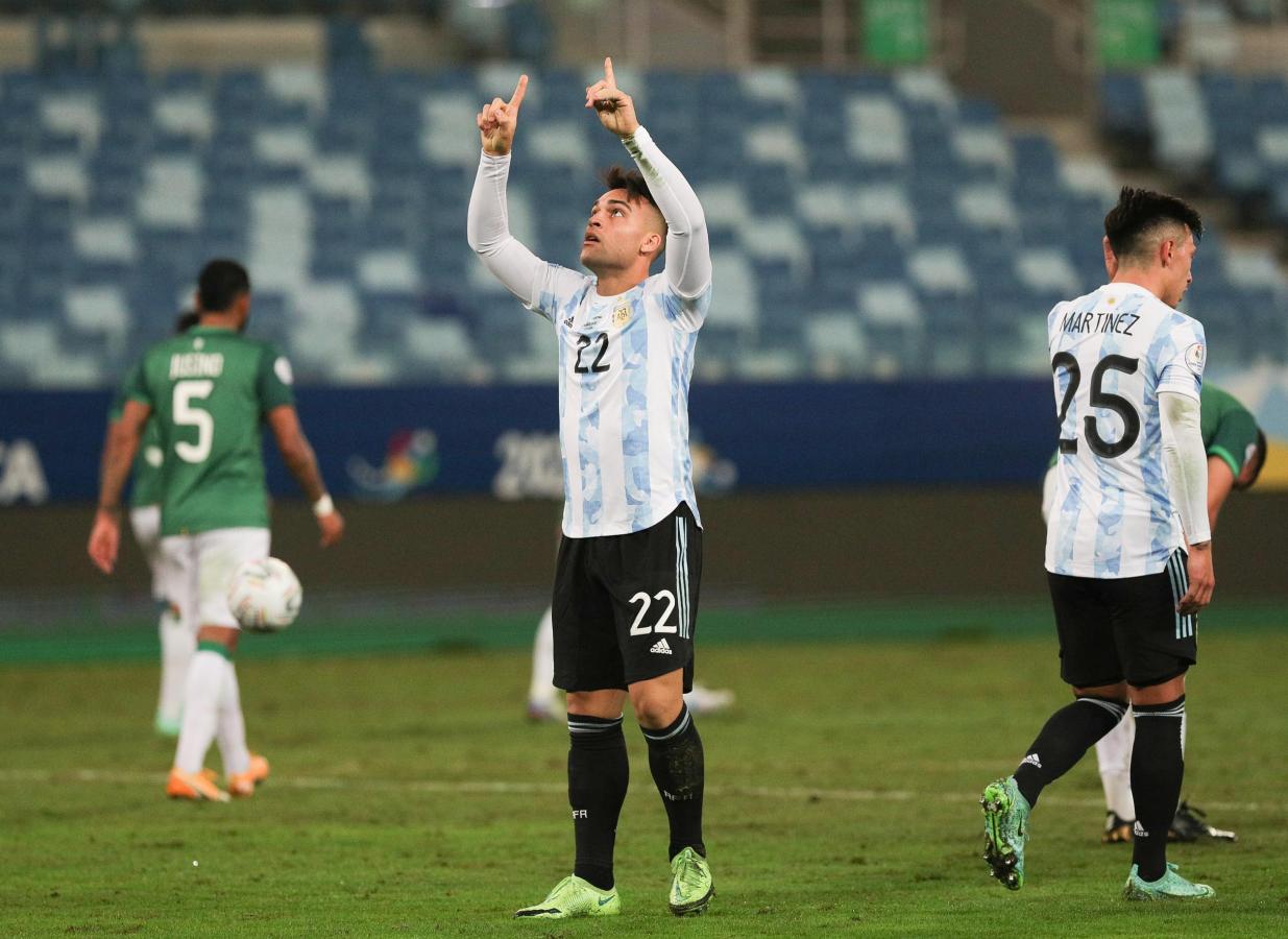 Imagen Lautaro Martínez lucha con Agüero por la "9" de la Selección.