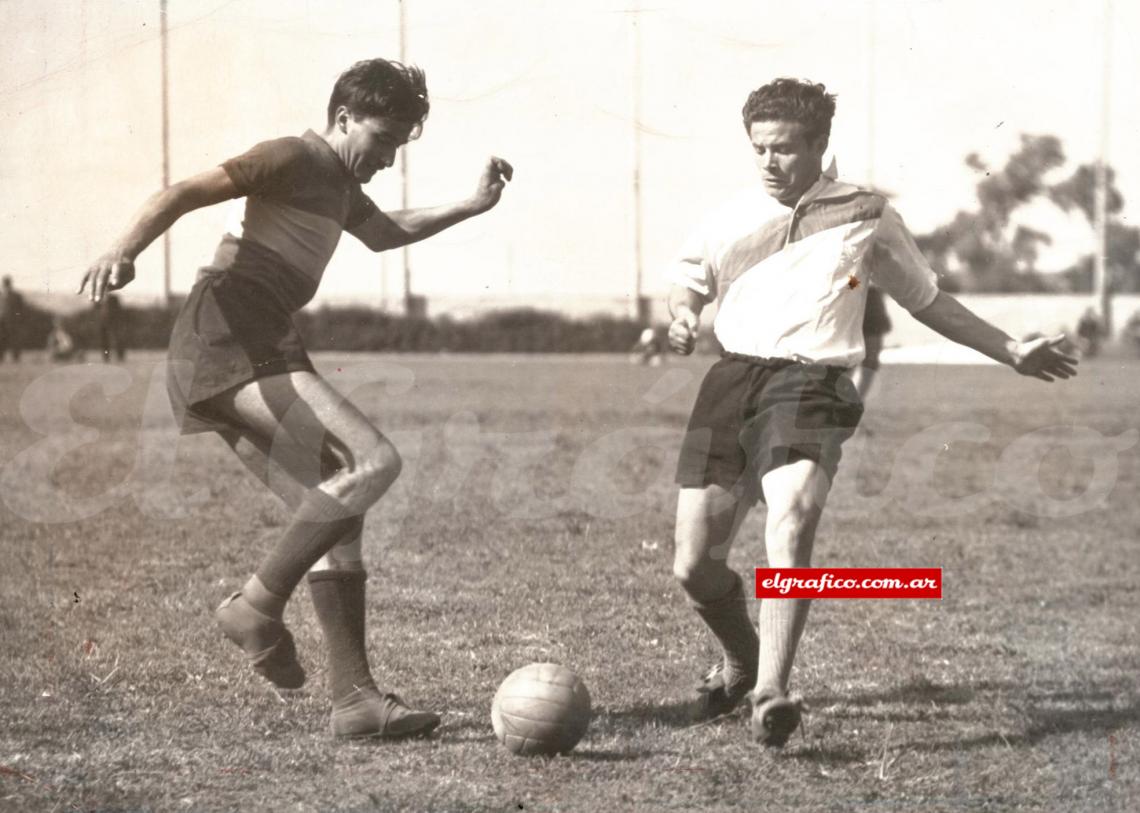 Imagen Abril de 1949. Carlos Sosa enfrenta a Deambrosi, de River.