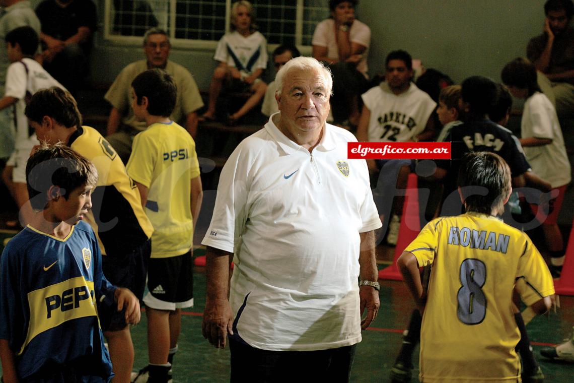 En su salsa. Maddoni supervisa cada uno de los movimientos de sus pollitos. “Precisión, por sobre todas las cosas”, aconseja.