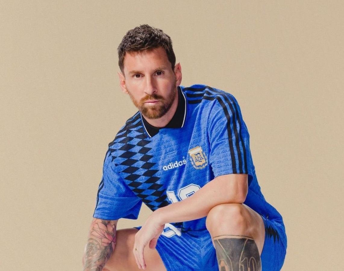 Messi, en modo Diego: el lanzamiento de la camiseta retro de Argentina