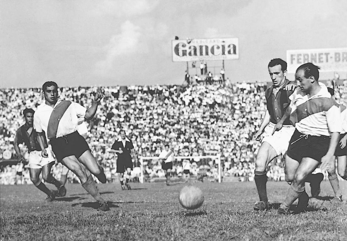 Imagen Yácono y Farro en primer plano, atrás Maravilla. Fue la primera televisación.