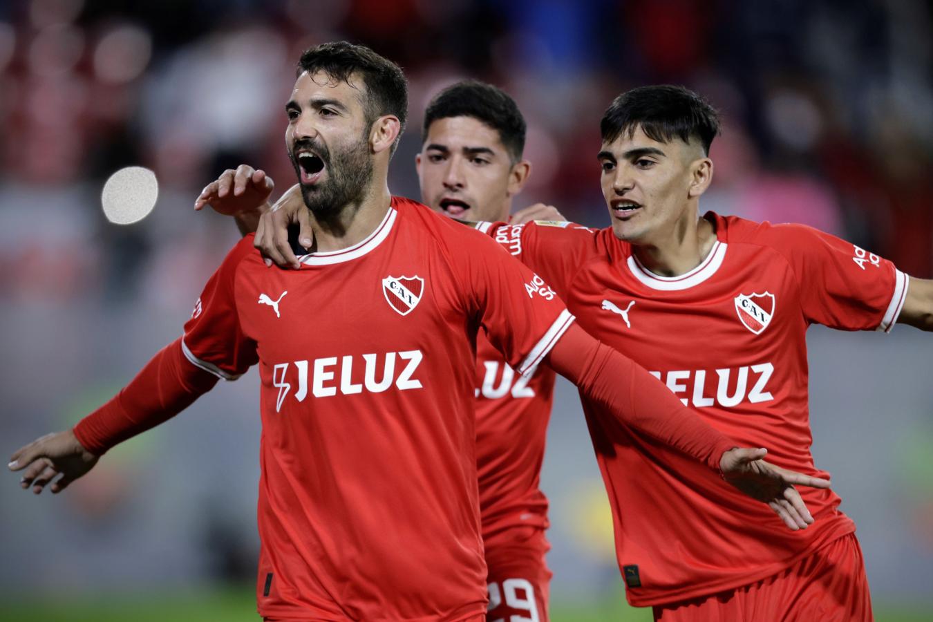 Imagen Cauteruccio, de penal en dos oportunidades, le dio el ansiado triunfo al Rojo ante Belgrano (FOTOBAIRES)