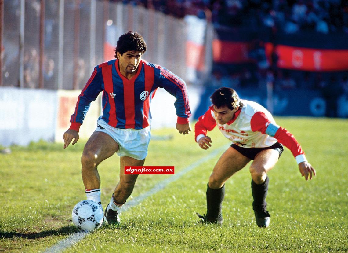 Imagen Luis Malvarez jugando para San Lorenzo. Se retiró sin convertir ningún gol.