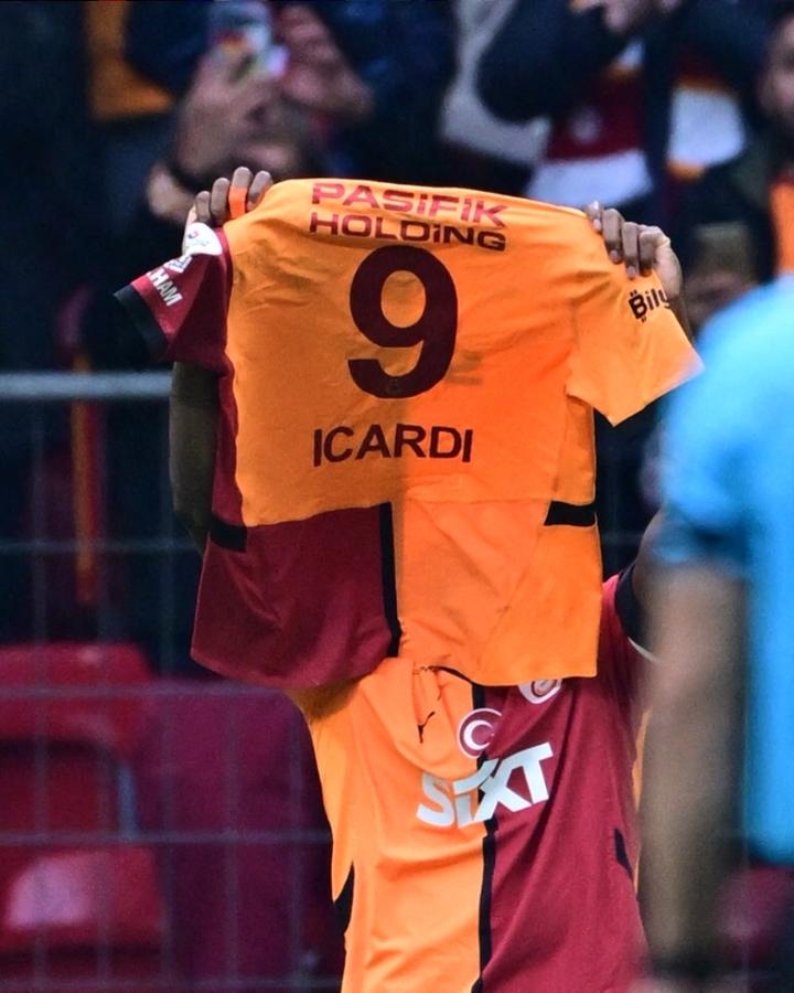 Imagen Gol de Osimhen y dedicatoria especial para Icardi (AFP):