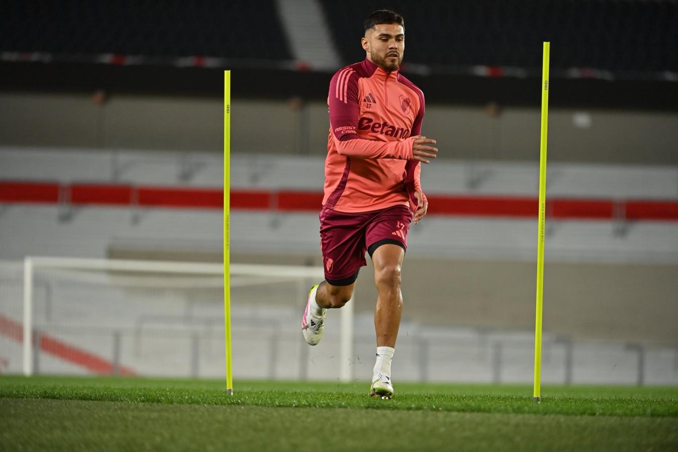 Imagen Paulo Díaz volverá a ser titular en reemplazo de Germán Pezzella.
