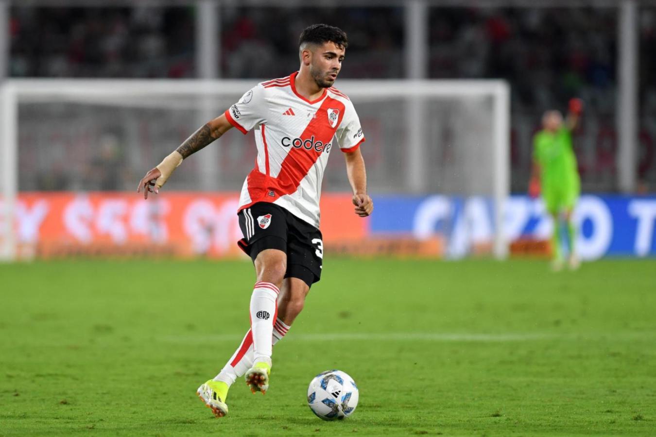 Imagen Santiago Simón tuvo un ofrecimiento de Rosario Central pero su idea es irse afuera.