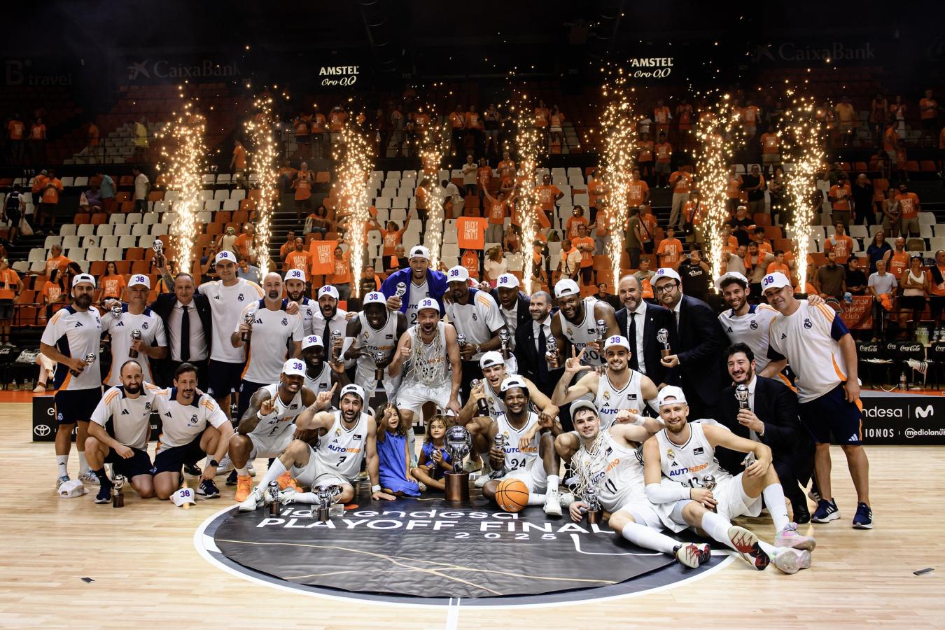 Imagen La foto del campeón: Real Madrid se quedó con la Liga ACB