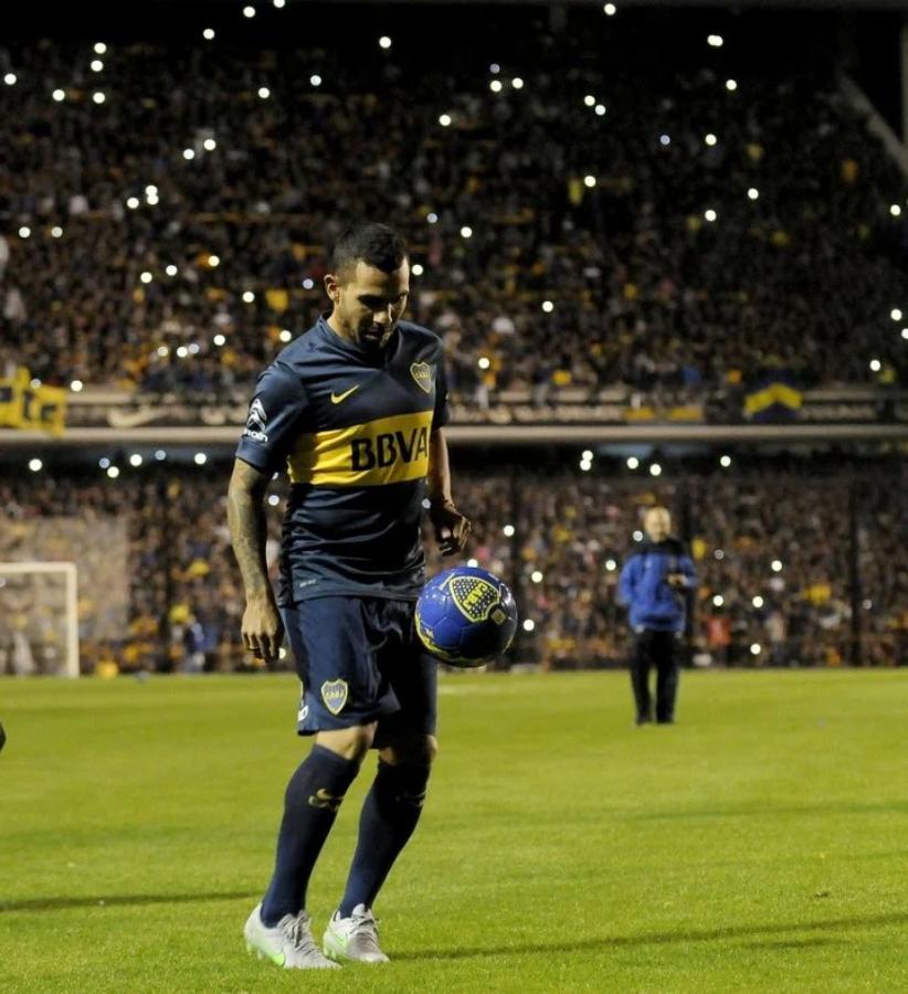 Imagen Cincuenta mil almas poblaron la Bombonera para saludar a Tevez en su vuelta.