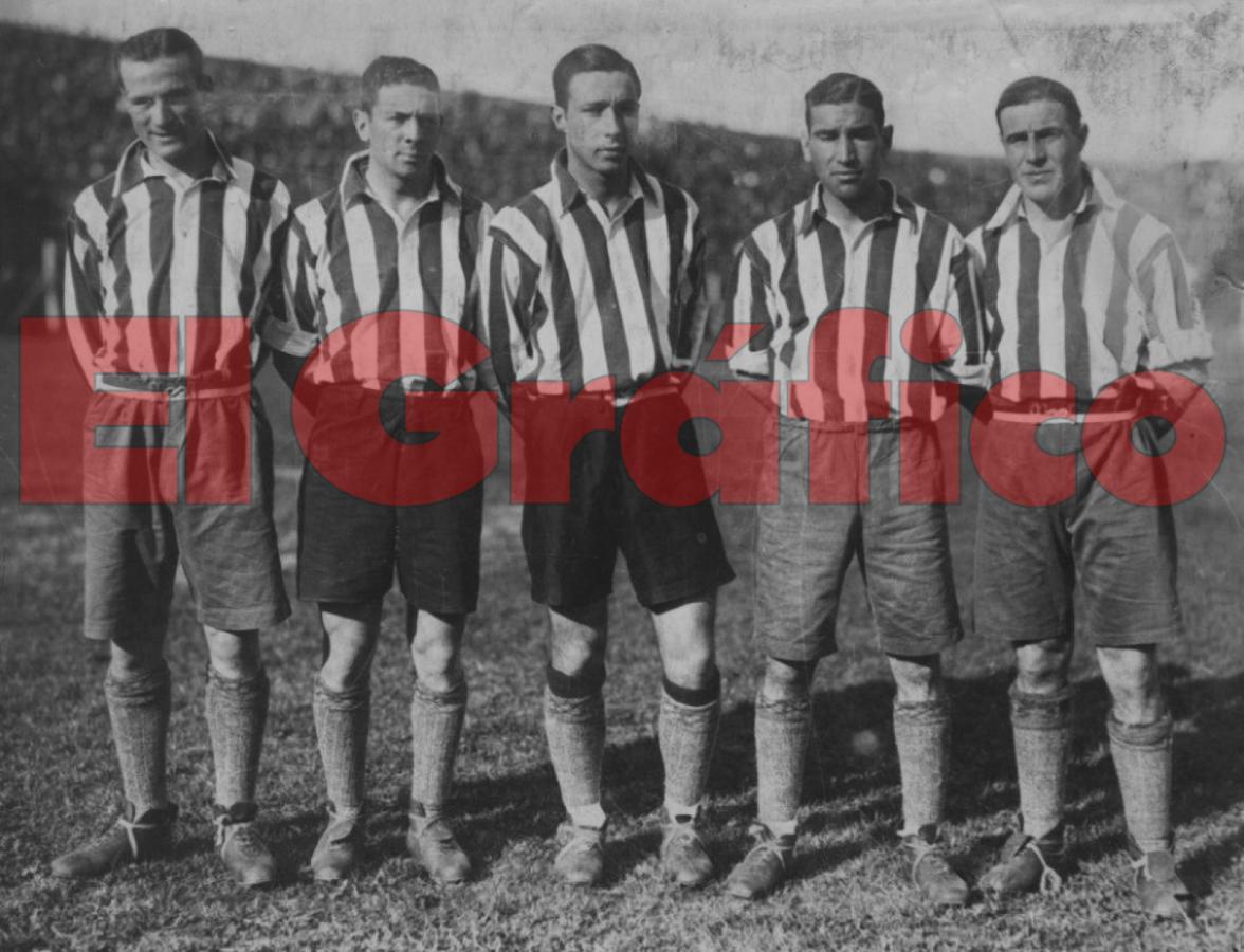 Delantera de Estudiantes en 1932: Lauri, Scopelli, Zozaya, Nolo Ferreira y el Indio-Guaita