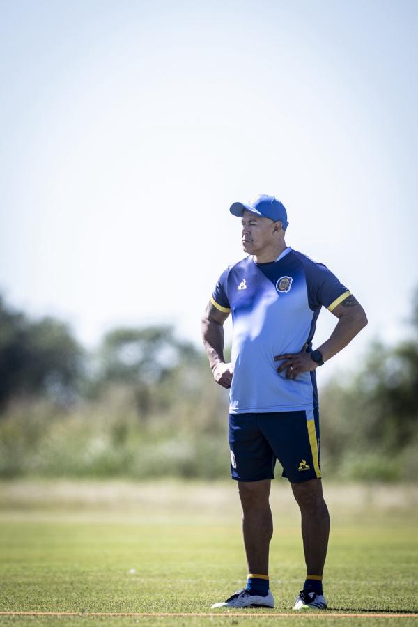 Imagen Almirón ya estuvo a cargo de su primera práctica en su nuevo club.