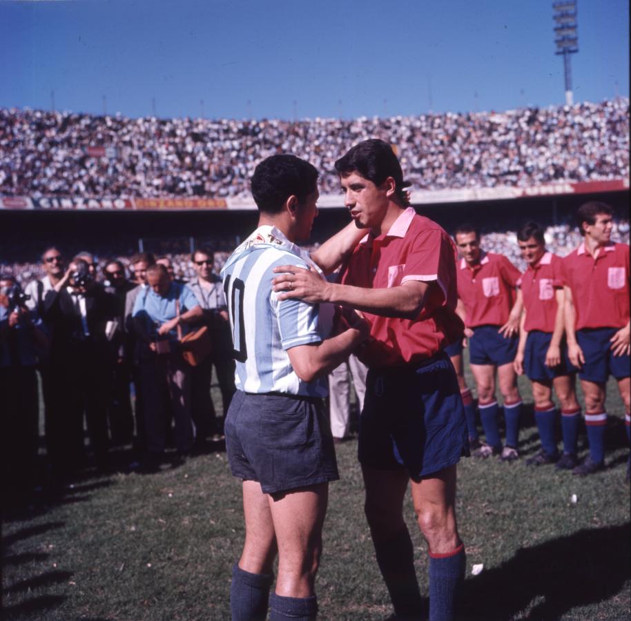 Imagen El pasillo de Independiente a Racing el 17-12-1967