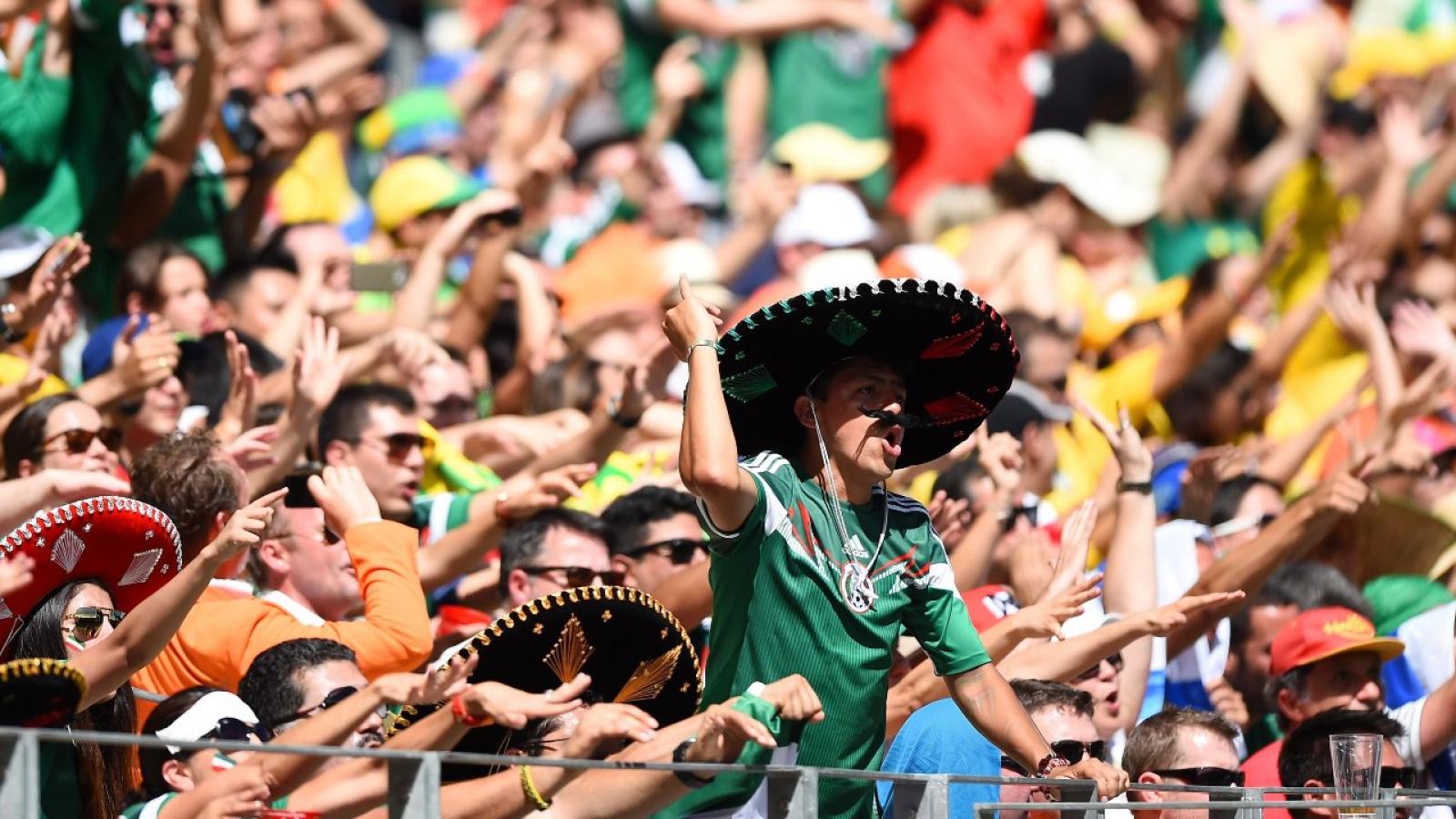 Imagen Si los hinchas mexicanos continúan con los gritos homofóbicos, FIFA analiza la quita de puntos.