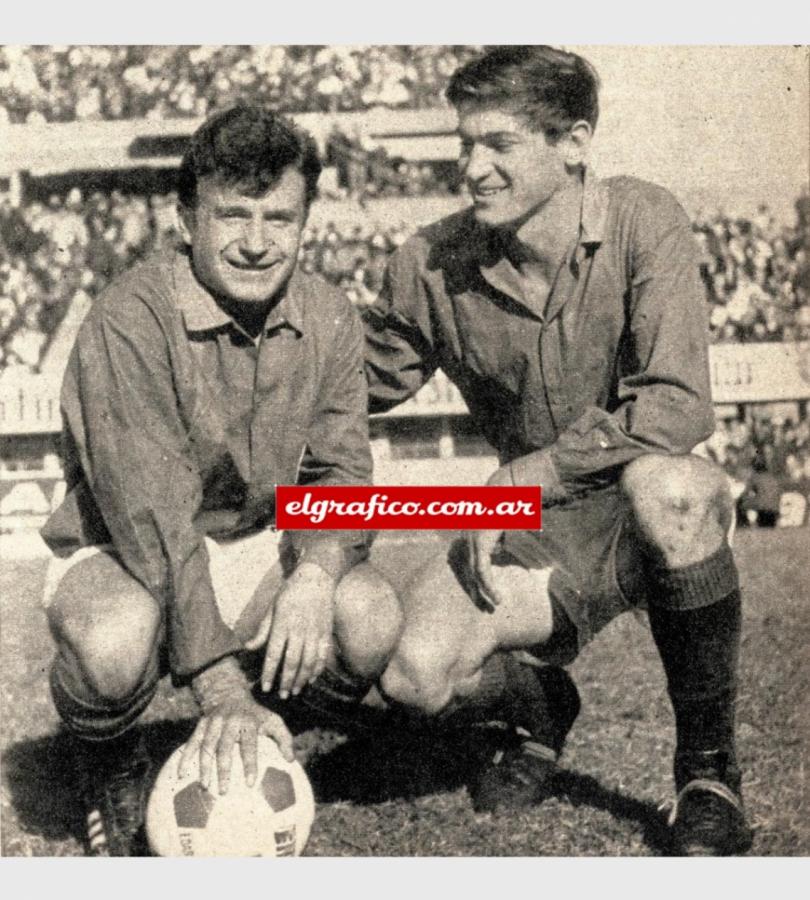 Imagen Dos hombres que explican el poder ofensivo de San Lorenzo: “Toscano” administrando desde mitad de cancha, Fischer arriba gravitando con la fuerza de su fútbol.