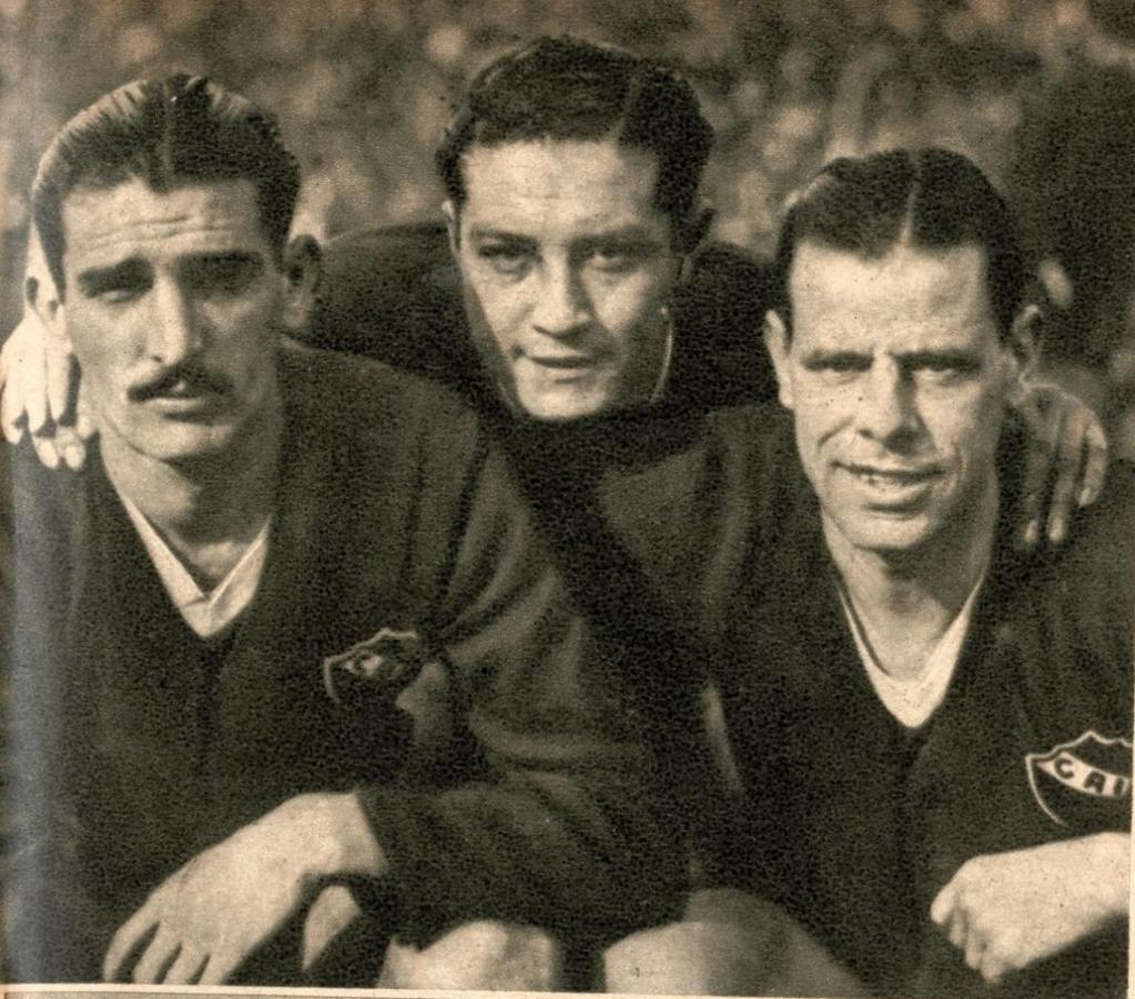 Uno de los tercetos más famosos de nuestro fútbol lo compusieron de la Mata, Erico y Sastre. Por gravitación de las condiciones de los mismos el ataque rojo exhibió una fisonomía determinada, por lo ya muy conocido de que el estilo es el hombre.