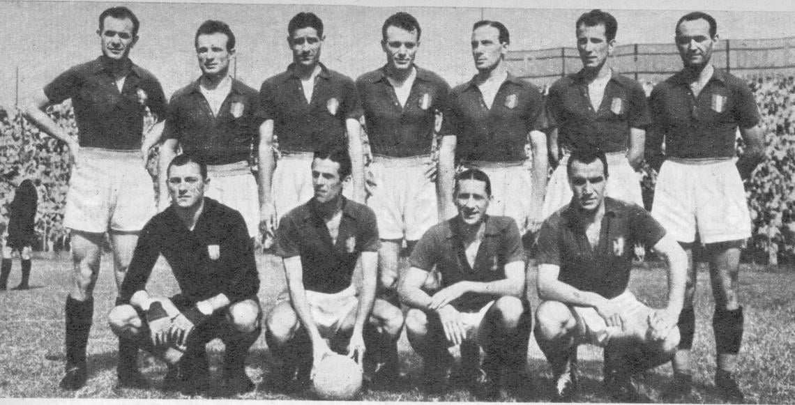 Imagen Este es el poderoso conjunto del Torino F. C., cuyos integrantes cayeron en la catástrofe aérea del miércoles 4. De izquierda a derecha, de pie: Castigliano, Mazzola, Grezar, Rigamonti, Ballarin, Marozzo y Menti. Agachados: Bacigalupo, Ossola, Gabetto y Loik. 