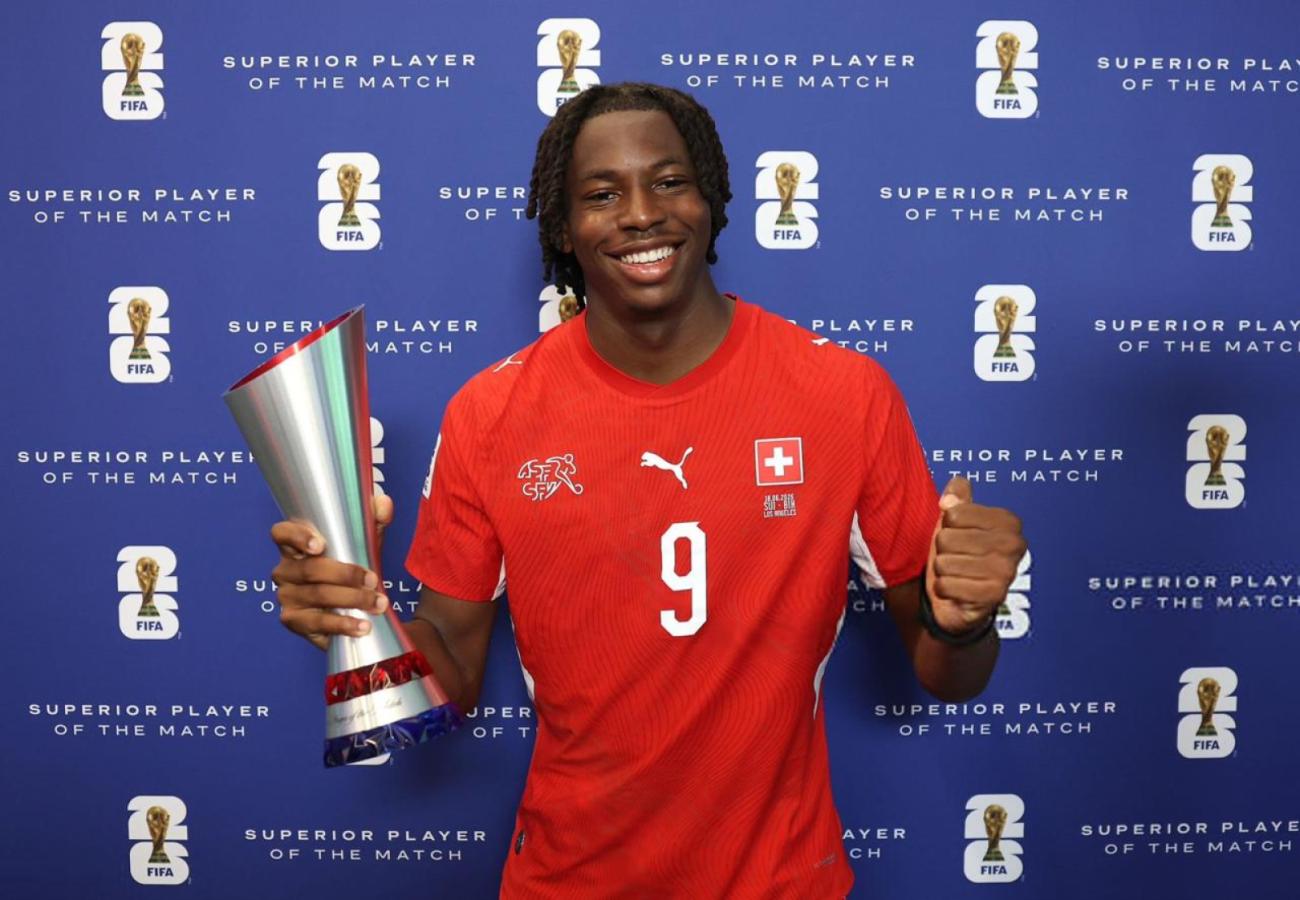 Imagen Johan Manzambi, la joven estrella suiza elegido MVP de la goleada ante Bosnia.