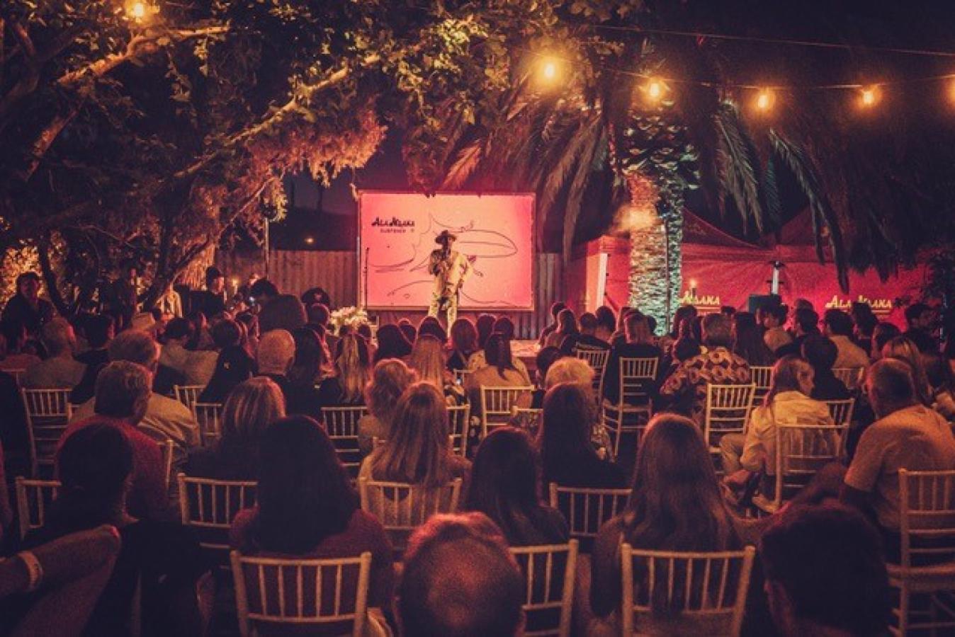 Imagen El patio del Ala Moana Chapa se transformó en un cine para disfrutar de la premier con el protagonista presente