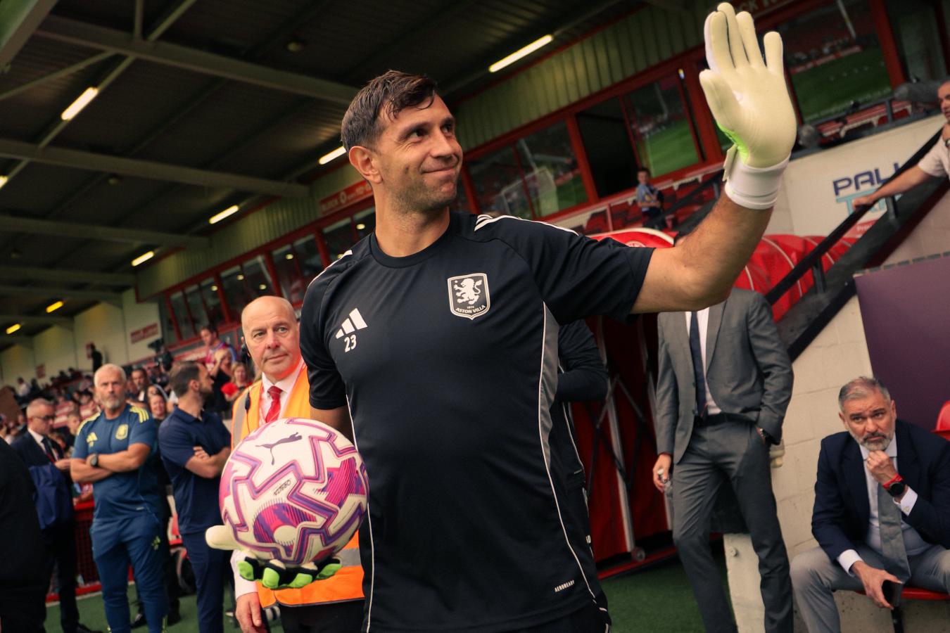 Imagen Emi Martínez por ahora sigue en Aston Villa.