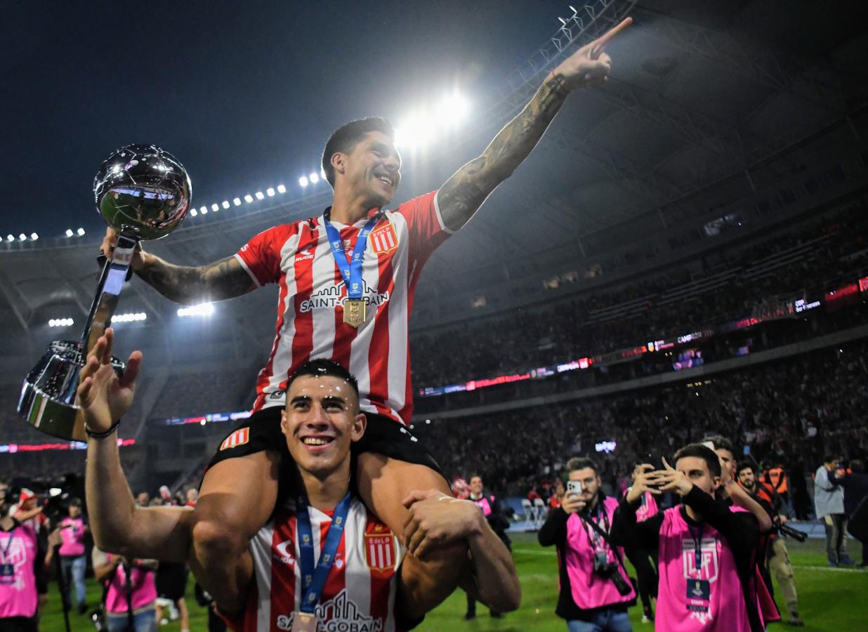 Imagen Líder e ídolo: Enzo Pérez y otro logro para su vitrina