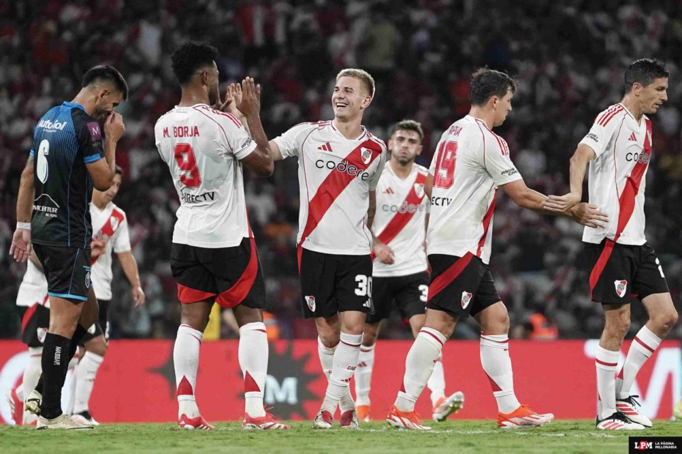 Imagen El año pasado River venció 2-0 a Ciudad de Bolívar. Ninguno de los que están en esta imagen sigue en el Millonario hoy.