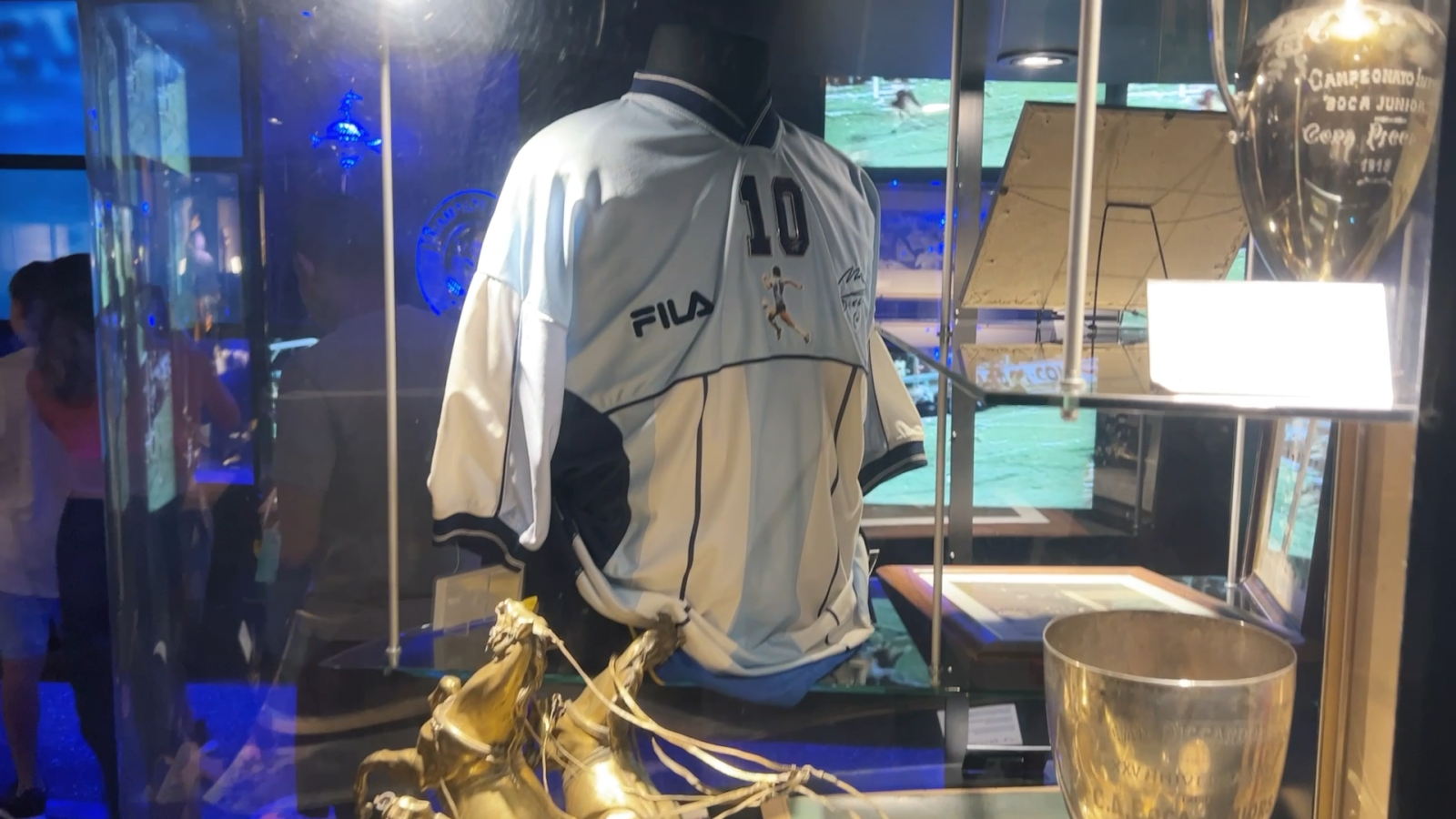 Imagen La mítica camiseta de la despedida de Diego Maradona, el día que patentó para la eternidad el "yo me equivoqué y pagué, pero la pelota no se mancha"