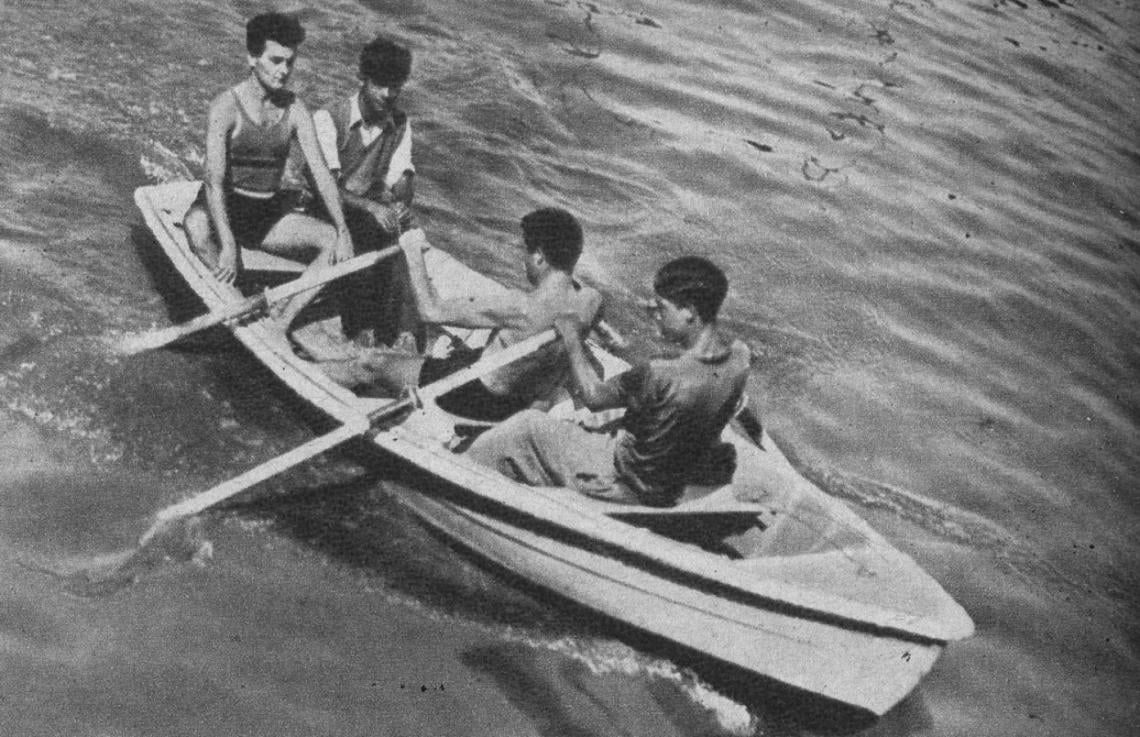 Imagen Cuando se sale a pasear en bote es peligroso aventurarse mucho en río abierto si un fuerte viento de tierra empuja la embarcación hacia afuera, porque el retorno se hace dificilísimo. De agotarse las fuerzas, el bote queda a merced de los elementos. 