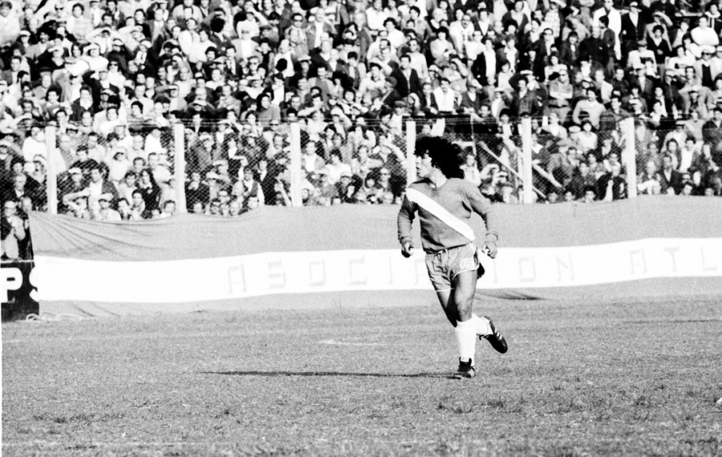 Imagen de Especial: los inéditos registros del debut de Maradona