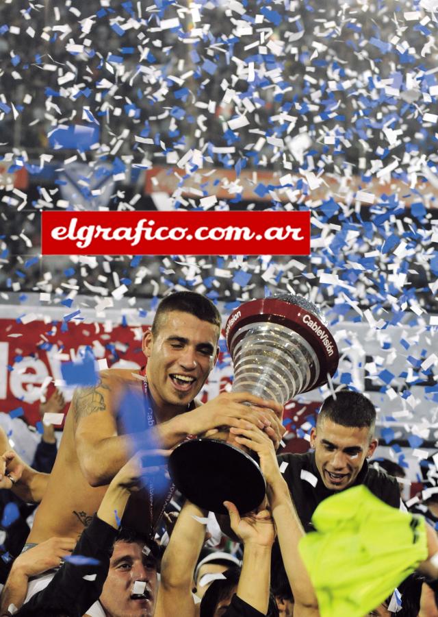 Imagen Nico Otamendi fue uno de los puntos altos para que Vélez pudiera festejar en el Clausura.
