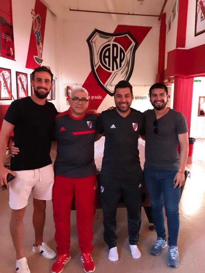 Imagen De visita en la pensión de River, en donde todo comenzó (IG: @zacamoran)