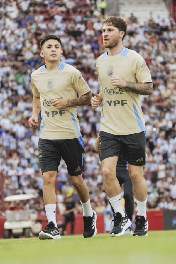 Imagen Thiago Almada volvería a ser titular, al igual que Alexis Mac Allister.
