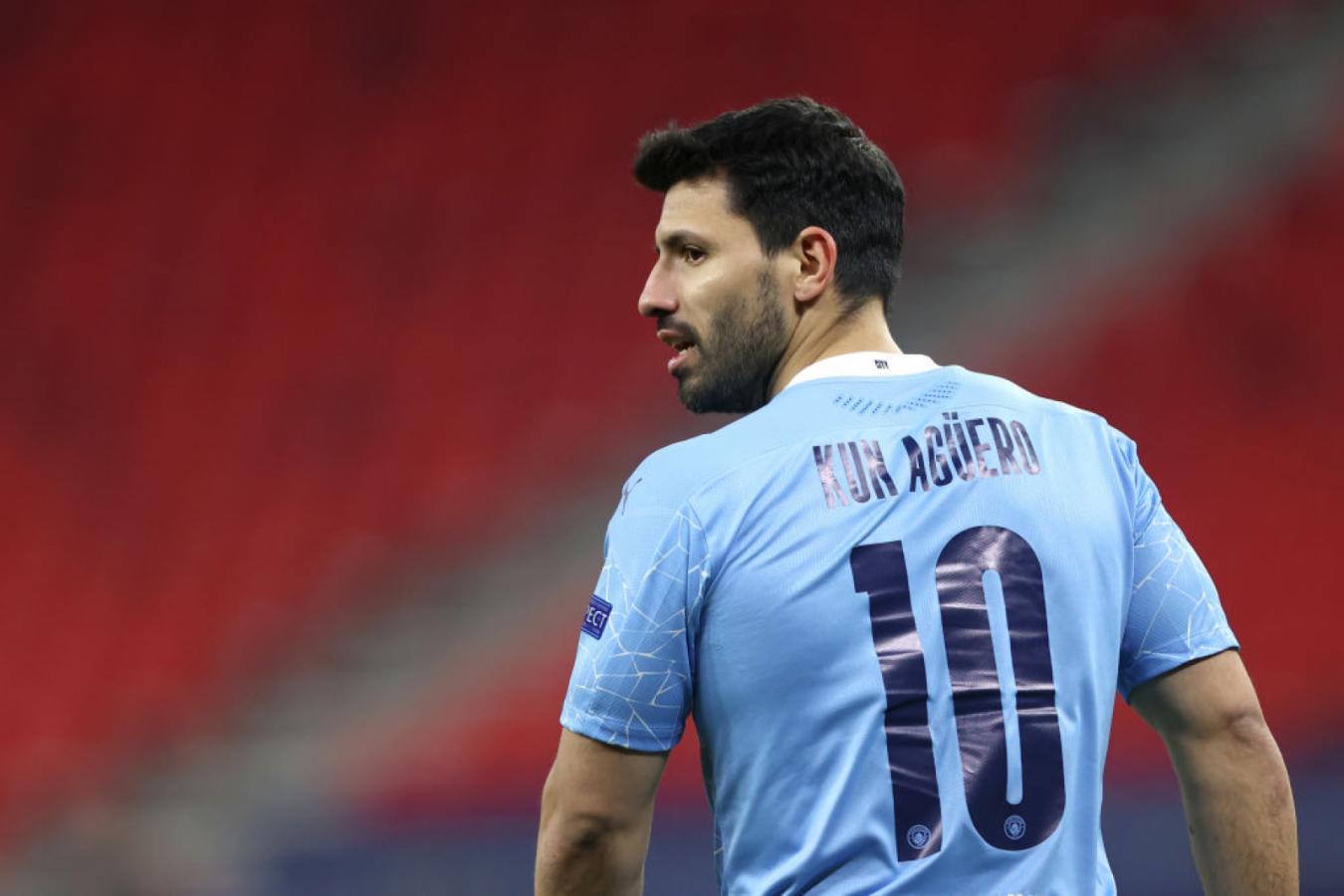 Imagen Mientras define su futuro, Agüero suma escasos minutos en Manchester City