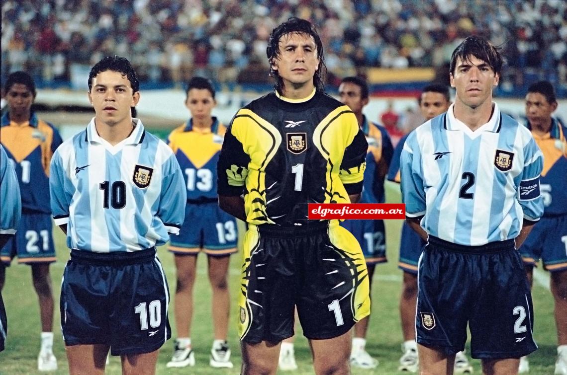 Imagen Los Primeros tiempos de Selección, junto al Muñeco Gallardo y Eduardo Berizzo.